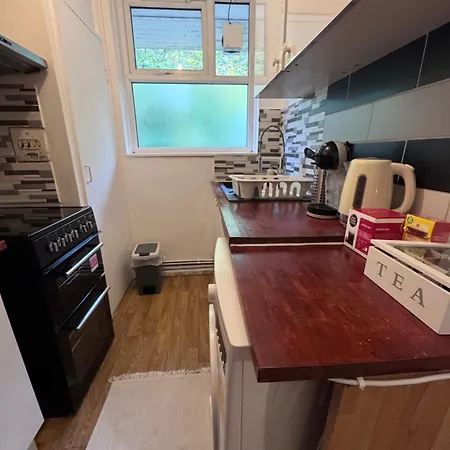 Colourful & Comfy Studio Flat